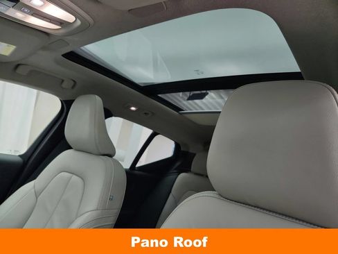 Used 2023 Volvo XC40 B5 Plus AWD/4WD image 12