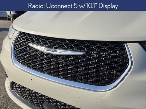 Used 2021 Chrysler Pacifica Touring-L w/ Uconnect Theater Family Group image 8