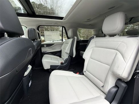 New 2025 Lincoln Navigator Reserve image 23