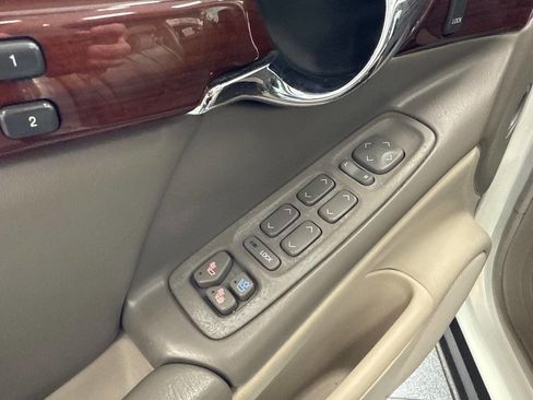 Used 2005 Cadillac De Ville w/ Limited Edition Package image 25