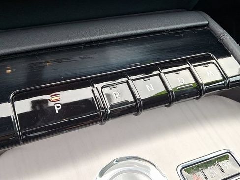 Certified 2025 Lincoln Navigator Reserve AWD/4WD image 15