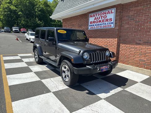 Used 2016 Jeep Wrangler Unlimited Sahara w/ Dual Top Group AWD/4WD image 1
