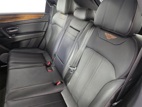 Used 2018 Bentley Bentayga image 16