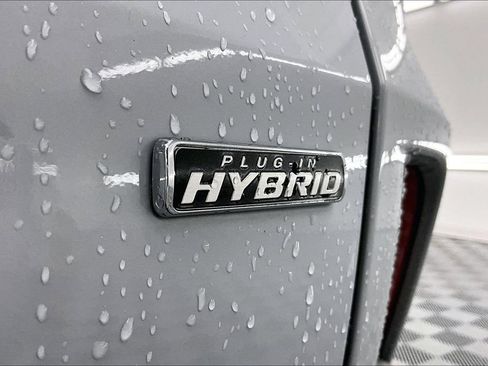 Certified 2025 Ford Escape SE FWD image 8