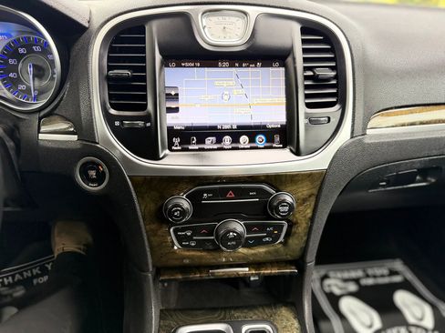 Used 2015 Chrysler 300 C RWD image 9