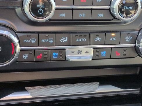 Certified 2025 Ford F250 Platinum w/ Platinum Plus Package image 27