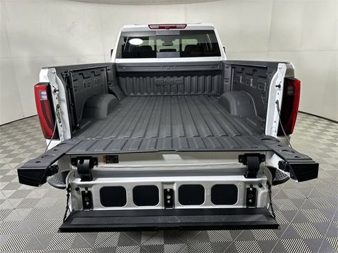Used 2025 GMC Sierra 2500 SLT w/ SLT Premium Package image 27