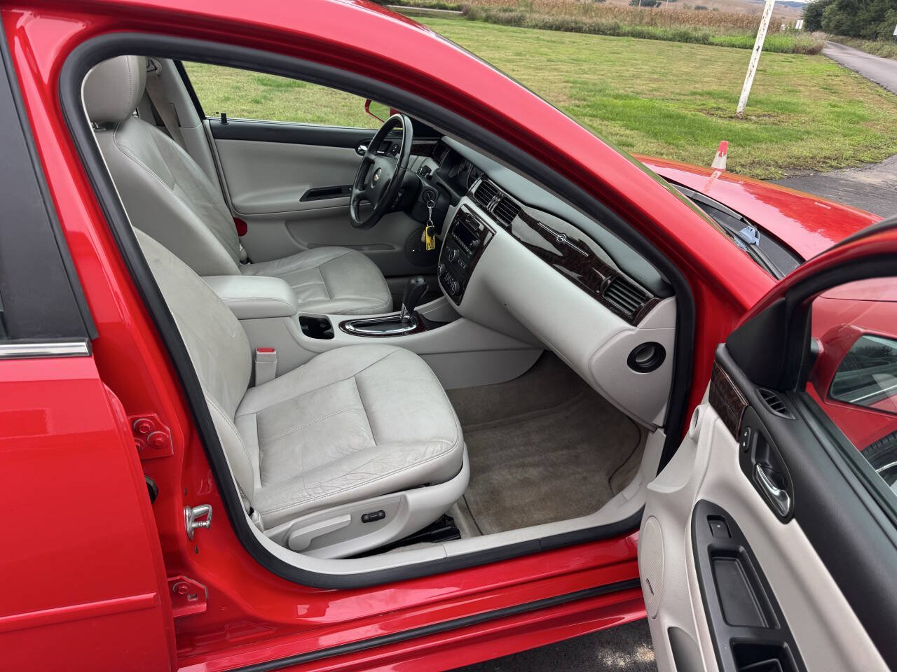Used 2012 Chevrolet Impala LTZ FWD image 18