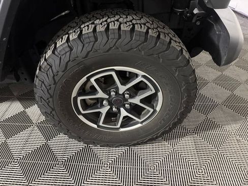 Used 2024 Jeep Wrangler Unlimited Rubicon w/ Convenience Group AWD/4WD image 38