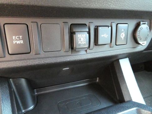 Used 2022 Toyota Tacoma TRD Off-Road AWD/4WD image 28