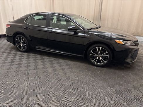 Used 2019 Toyota Camry L image 4