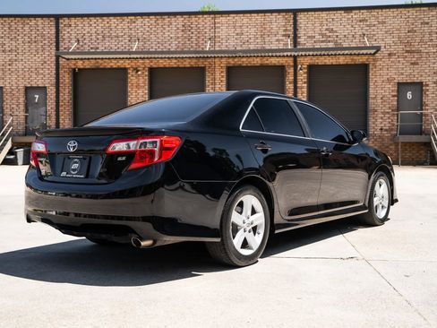 Used 2014 Toyota Camry SE FWD image 9