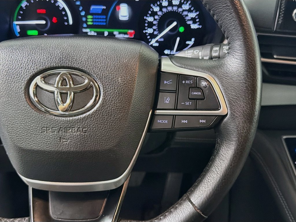 Used 2025 Toyota Sienna XLE FWD image 17