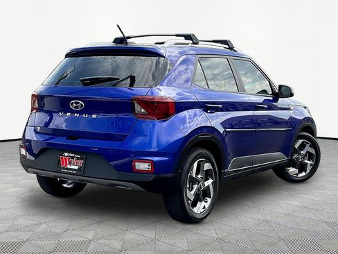 Used 2024 Hyundai Venue Limited FWD image 6