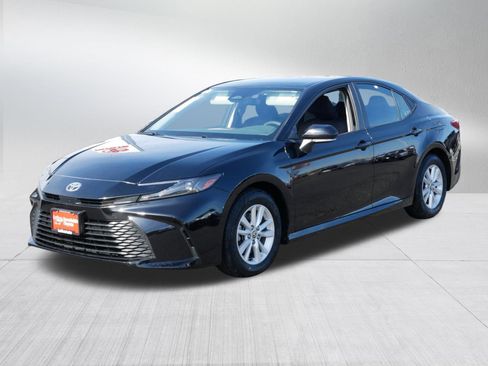 Certified 2025 Toyota Camry LE FWD image 3