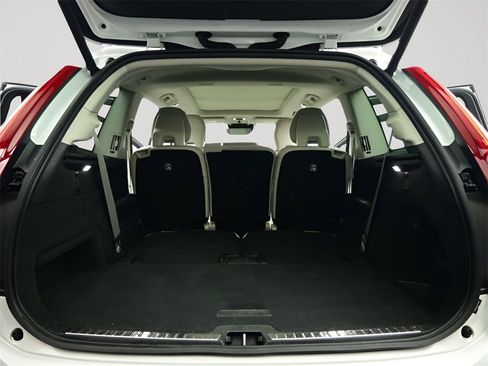 Used 2019 Volvo XC90 T5 Momentum image 9