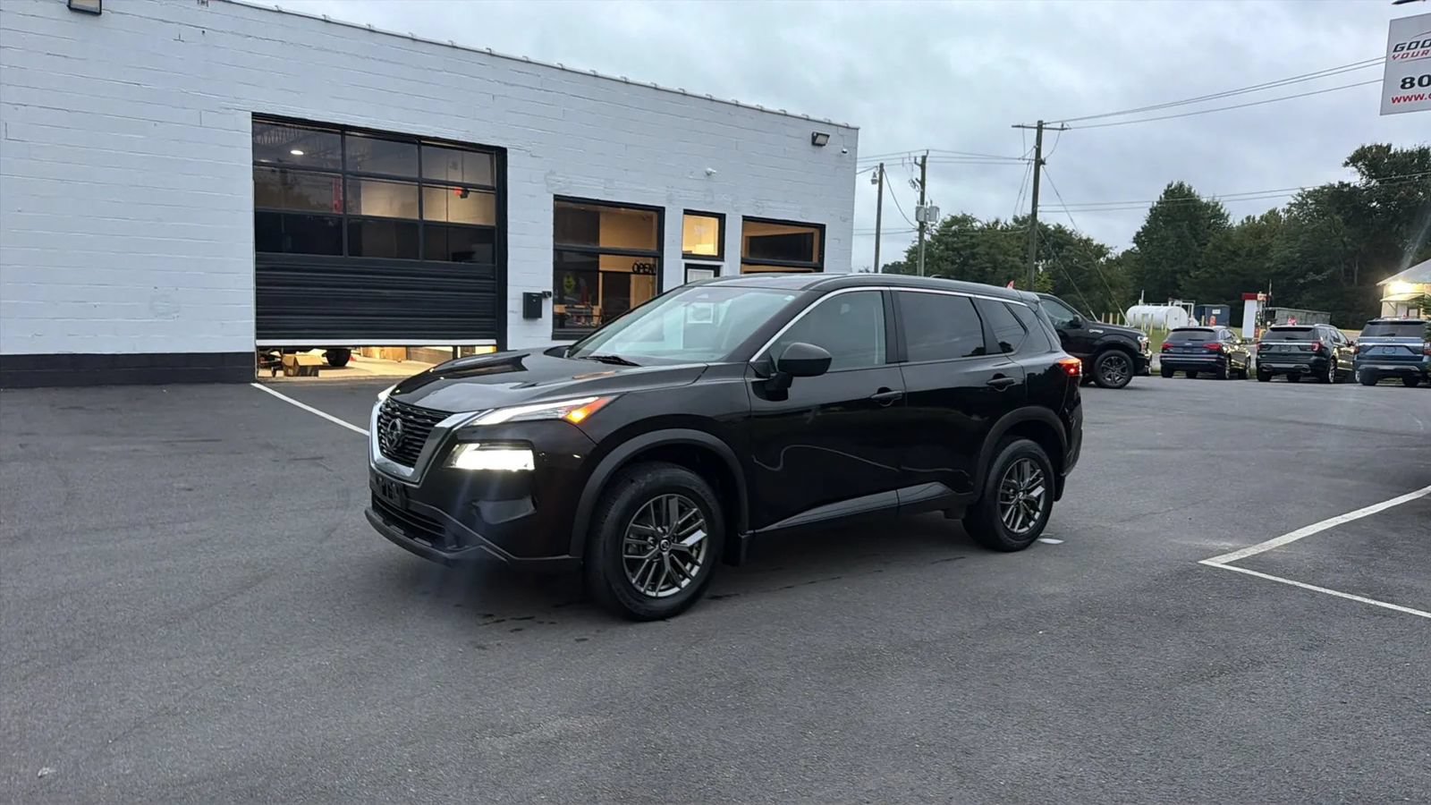 Used 2021 Nissan Rogue S AWD/4WD image 3