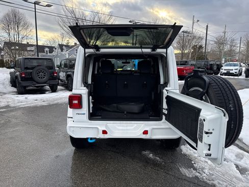 Used 2023 Jeep Wrangler Unlimited Sahara image 36
