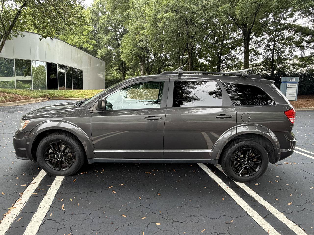 Used 2020 Dodge Journey SE w/ Blacktop Package FWD image 8