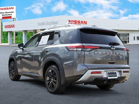 Used 2022 Nissan Pathfinder SL FWD image 3