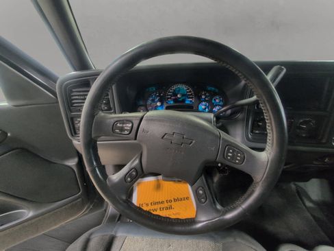 Used 2004 Chevrolet Silverado 2500 LS AWD/4WD image 12