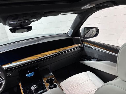 Used 2025 Cadillac Escalade Sport Platinum w/ LPO, ONYX Package image 35