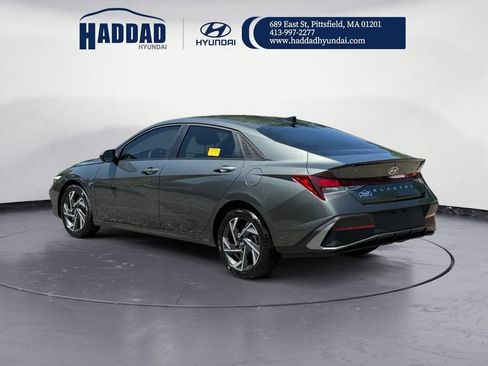 Used 2025 Hyundai Elantra Sport FWD image 3