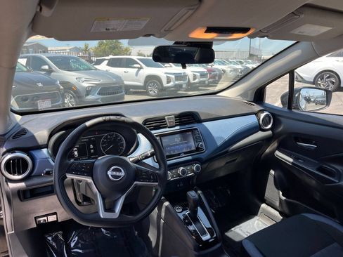 Used 2025 Nissan Versa SV FWD image 33