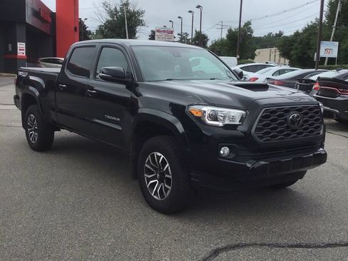 Used 2021 Toyota Tacoma 4x4 Double Cab w/ Tacoma SR5 Package image 1