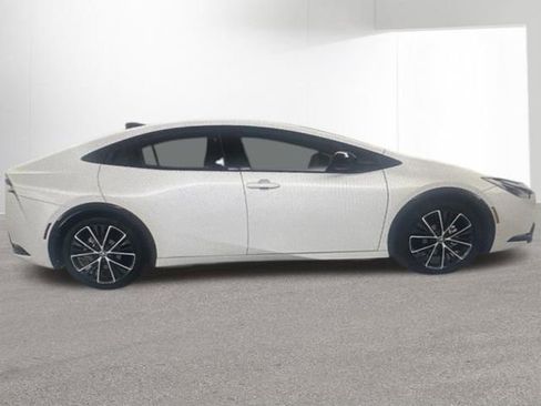 Used 2024 Toyota Prius XLE AWD/4WD image 5