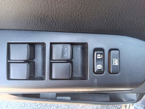 Used 2018 Toyota RAV4 XLE FWD image 16