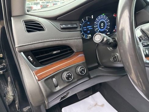 Used 2019 Cadillac Escalade ESV Premium Luxury image 34
