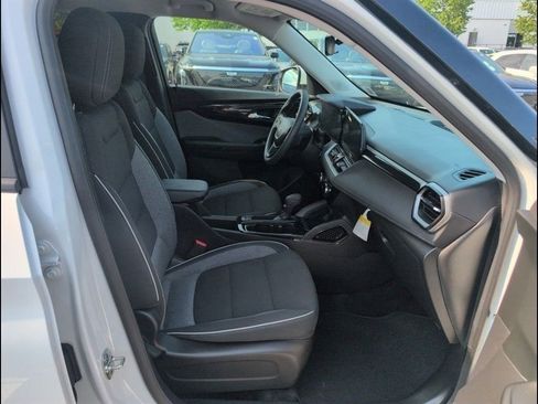 Used 2025 Chevrolet TrailBlazer LT w/ Driver Confidence Package image 26