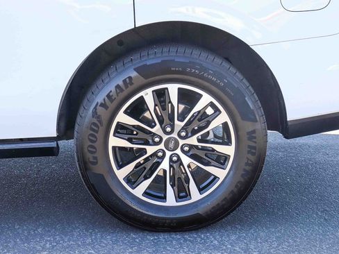 Certified 2025 Ford Expedition Platinum AWD/4WD image 8