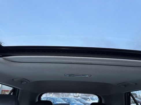 Used 2023 Kia Niro SX image 29