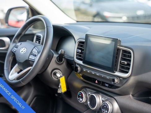 Certified 2023 Hyundai Venue SEL image 11