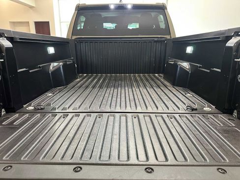 Certified 2025 Toyota Tacoma TRD Off-Road AWD/4WD image 29