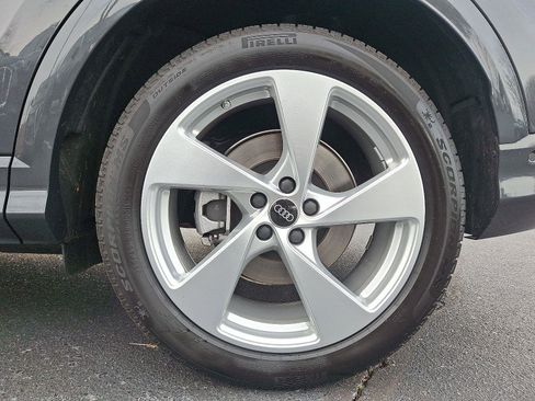 Certified 2025 Audi Q5 Prestige image 8