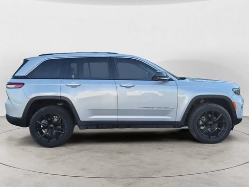 Used 2022 Jeep Grand Cherokee Limited AWD/4WD image 4
