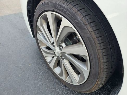 Used 2020 Hyundai Accent Limited image 10