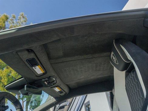 Used 2024 Lamborghini Revuelto image 67