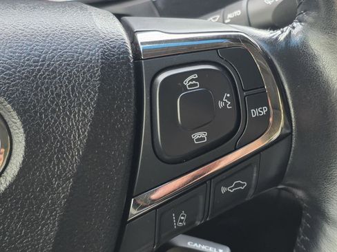 Used 2018 Toyota Avalon Limited image 15