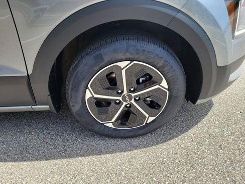 Used 2025 Kia Niro LX image 8