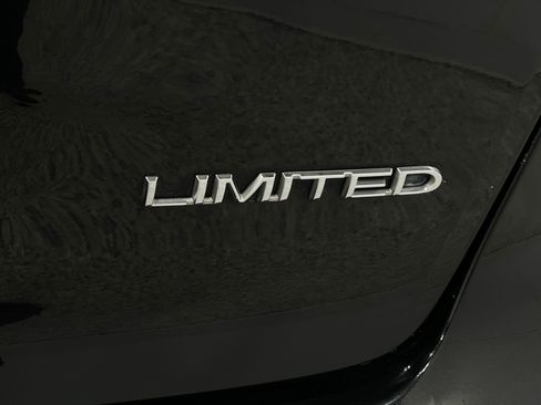 Used 2019 Chrysler Pacifica Limited FWD image 39