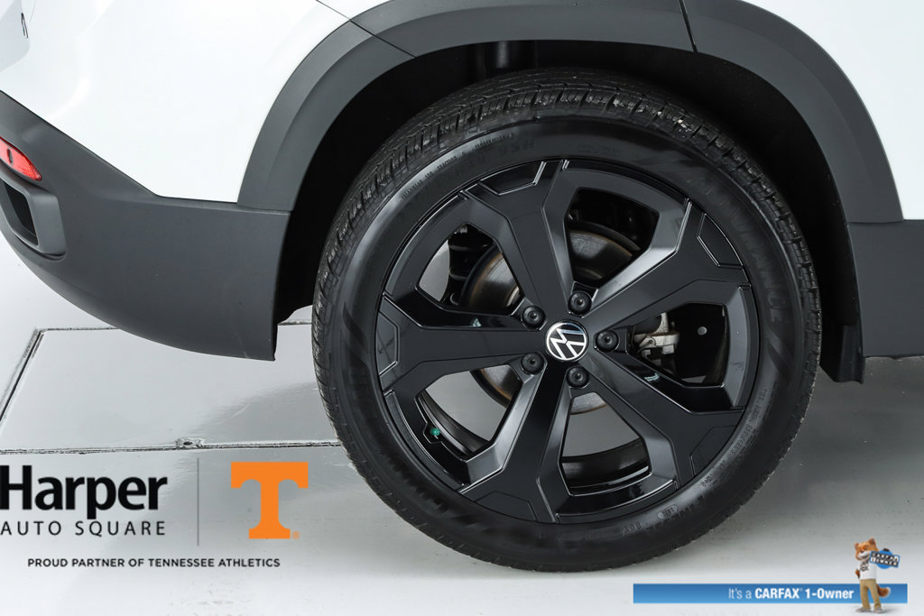 Used 2025 Volkswagen Taos SE AWD/4WD image 13