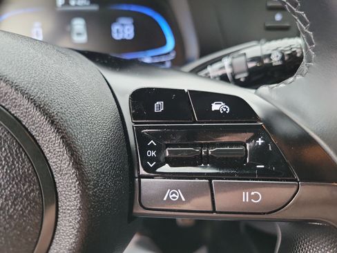 Certified 2025 Hyundai Elantra Sport image 8