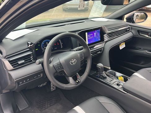 Used 2026 Toyota Camry SE image 18
