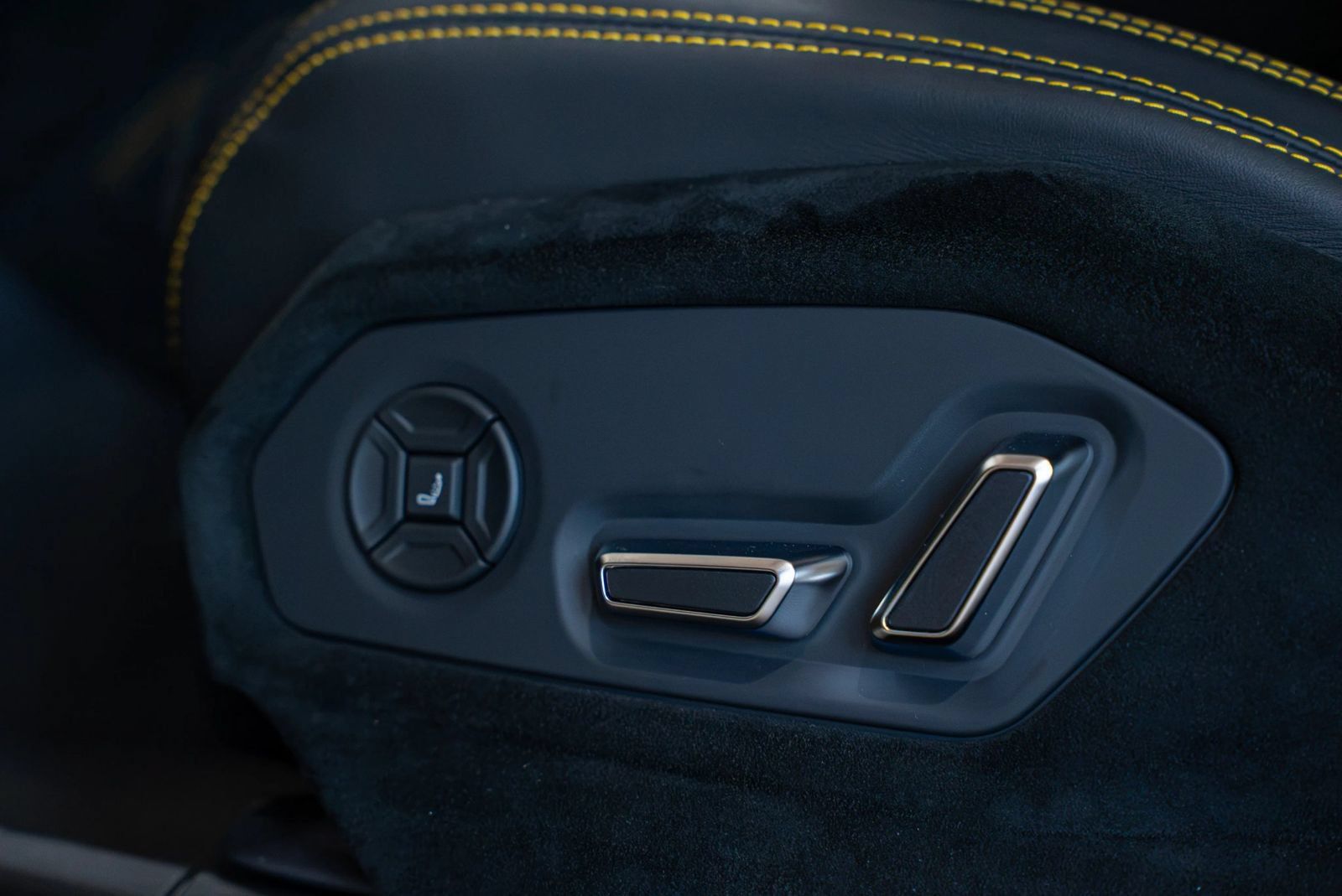 Used 2023 Lamborghini Urus Performante AWD/4WD image 29