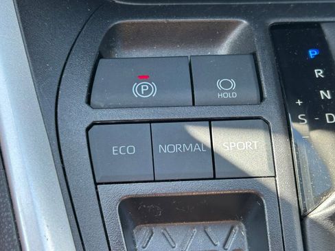 Certified 2025 Toyota RAV4 LE FWD image 25