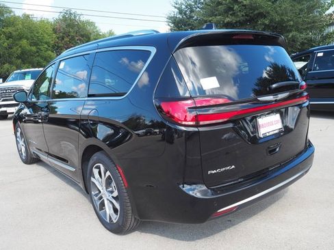 New 2026 Chrysler Pacifica Pinnacle image 8
